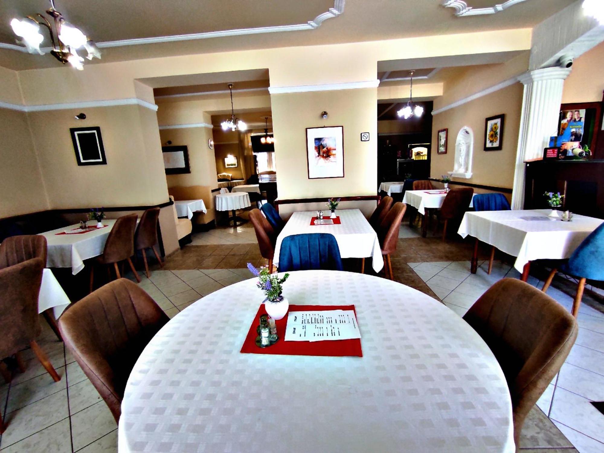 Atrium 3*