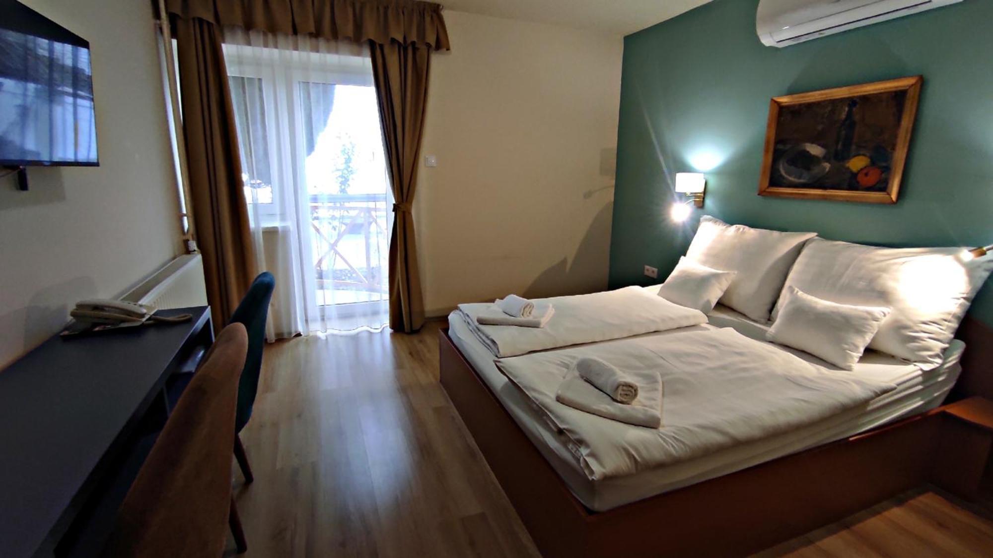 Atrium Hotel 3*